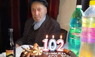 Поштарот во пензија Цане Гелевски наполни 102 години: Секое утро една чаша ракија