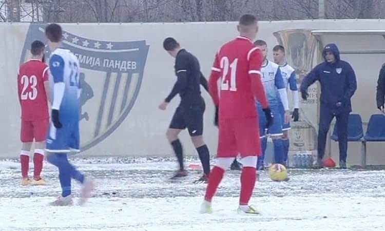 Работнички подобар на снегот во Струмица „академците“ се „лизнаа“ со 1-0