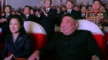 Сопругата на Ким Џонг-Ун се појави во јавност првпат по повеќе од една година