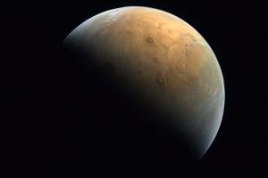Спектакуларна глетка: Арапската сонда испрати фотографија од Марс