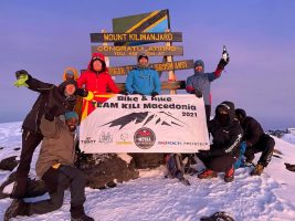 Тројца Македонци со велосипед го искачија највисокиот врв во Африка, Ухуру на Килиманџаро