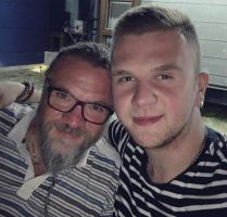 (Фото) „Вујко те чувам додека сум жив“, Огнен Здравковски го истетовира Џорлев на рака