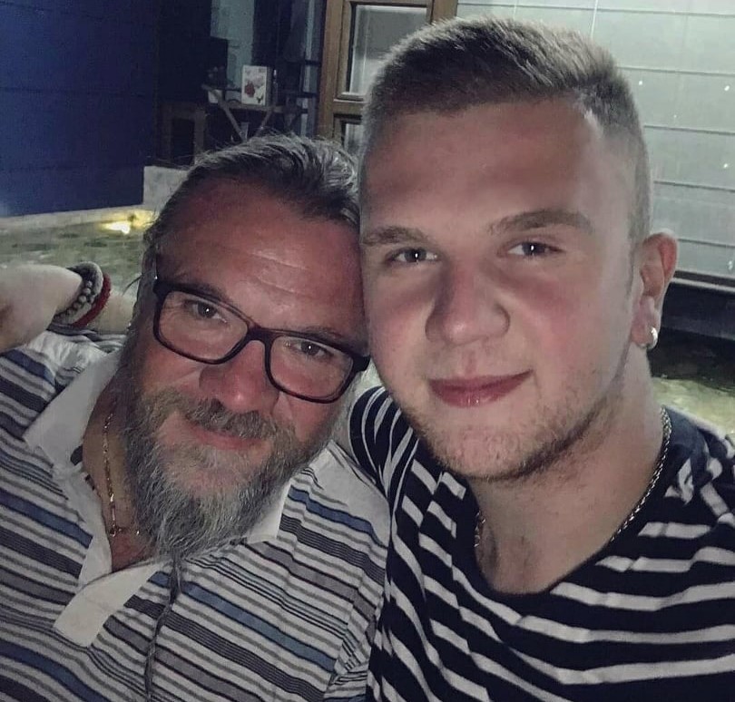 (Фото) „Вујко те чувам додека сум жив“, Огнен Здравковски го истетовира Џорлев на рака