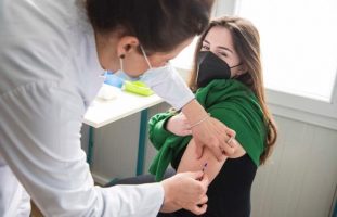 Вакцината против грип дава позитивни резултати во борбата против Ковид-19