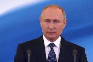 (Видео) Лажен Путин прави руска салата на ТикТок