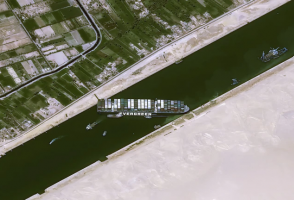 (Видео) Ослободен бродот „Евер гивен“, кој со денови го блокира Суецкиот Канал