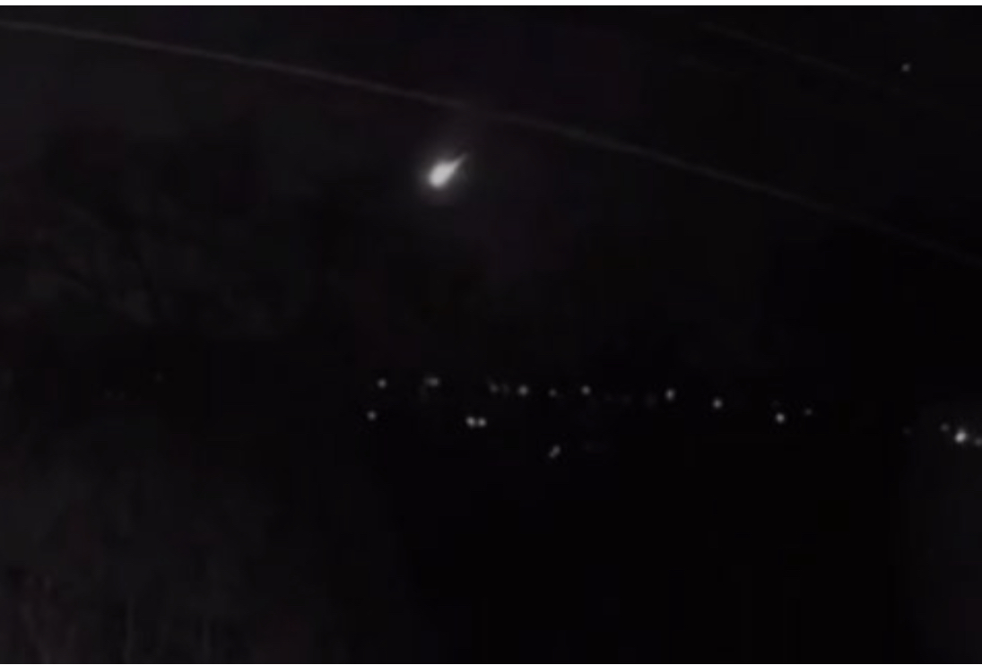 Голем метеор седум секунди го осветлуваше небото над В. Британија