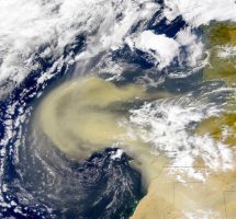 Дожд и ветер со пустински песок полн со радиоактивна прашина од Сахара стигна над Европа