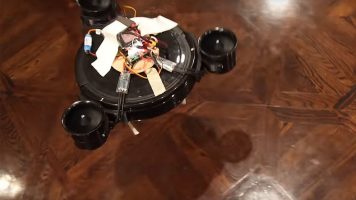 Инженер претвори роботска правосмукалка во дрон (ВИДЕО)
