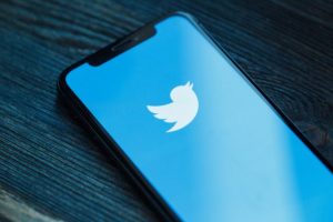 Москва порачува: Twitter го крши законот