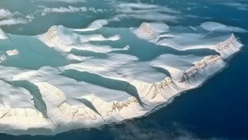 Научник открива каква опасност стигнува од Арктикот