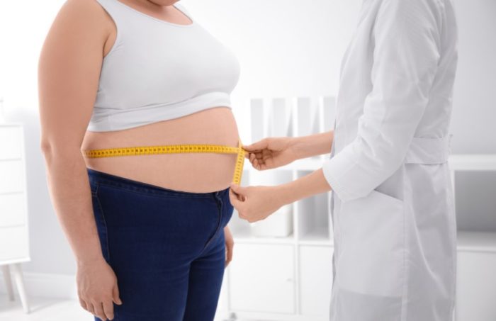 Поради што вакцината против Kовид-19 делува различно кај гојазните луѓе?