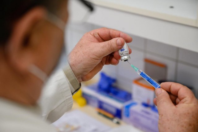 Руската вакцина „Спутник Лајт“ подготвена за регистрација