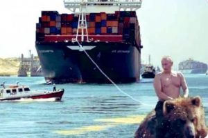 (Фото) Путин го извлече заглавениот брод во Суецкиот канал
