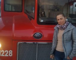 „Добро утро, Огњанци“, вели дамата возач на автобус на ЈСП , Макфире Шакири, пред да го почне работниот ден