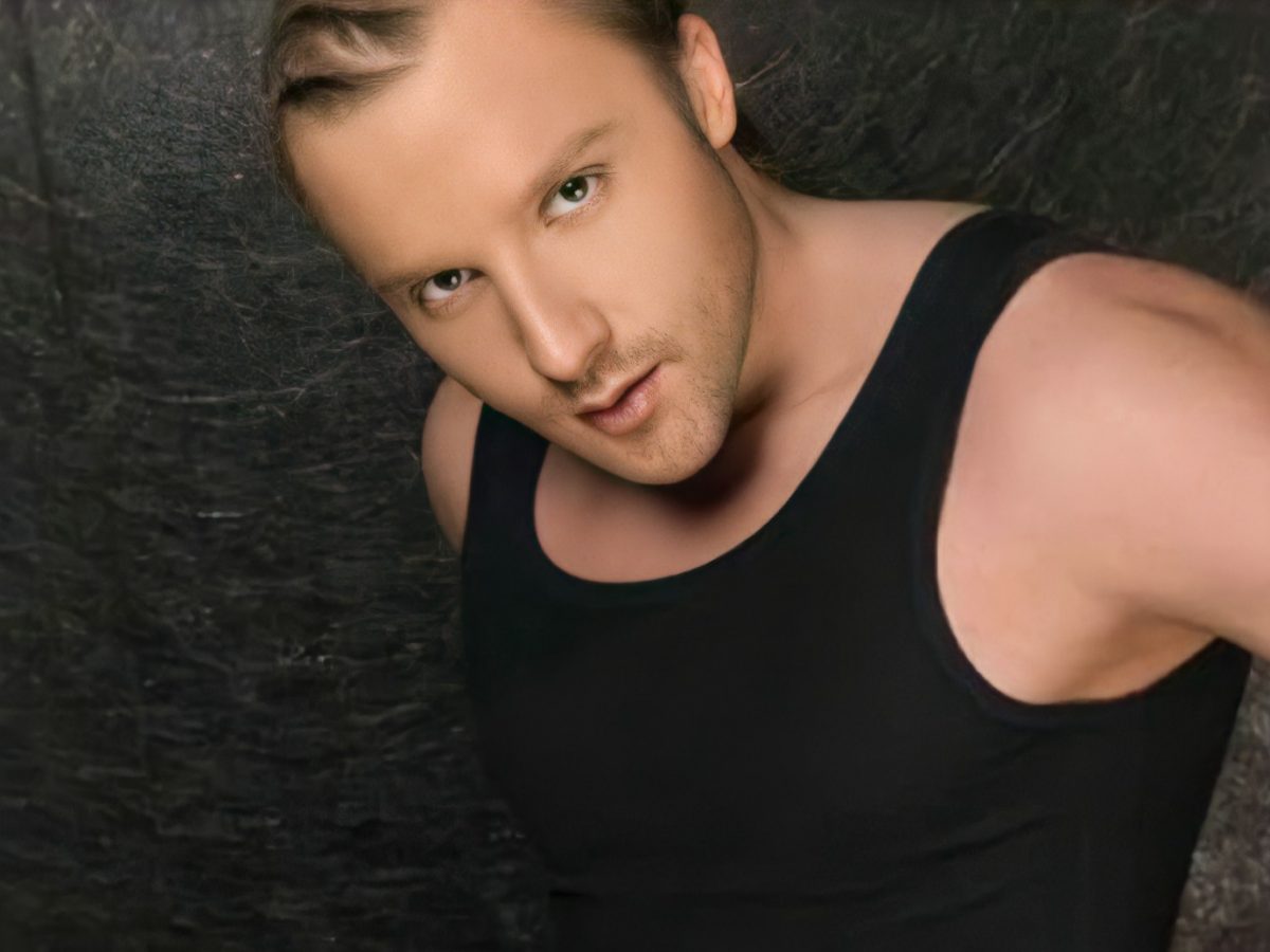 „Напишав книга. Ми велат, како најголем фраер на планетава да ја напишал“, се пофали Врчак со новиот предизвик