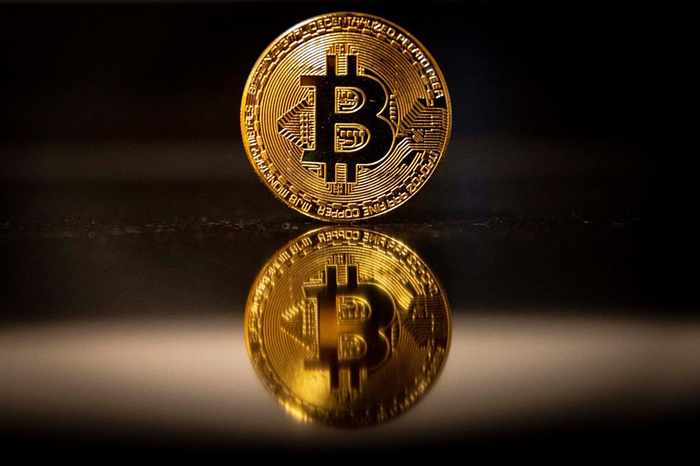 Биткоинот сруши нов рекод, една дигитална валута вреди 63 долари