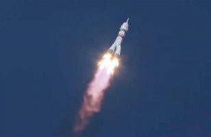 (Видео) Вселенското летало „Сојуз“ слета во Казахстан, во вселената помина 184 дена
