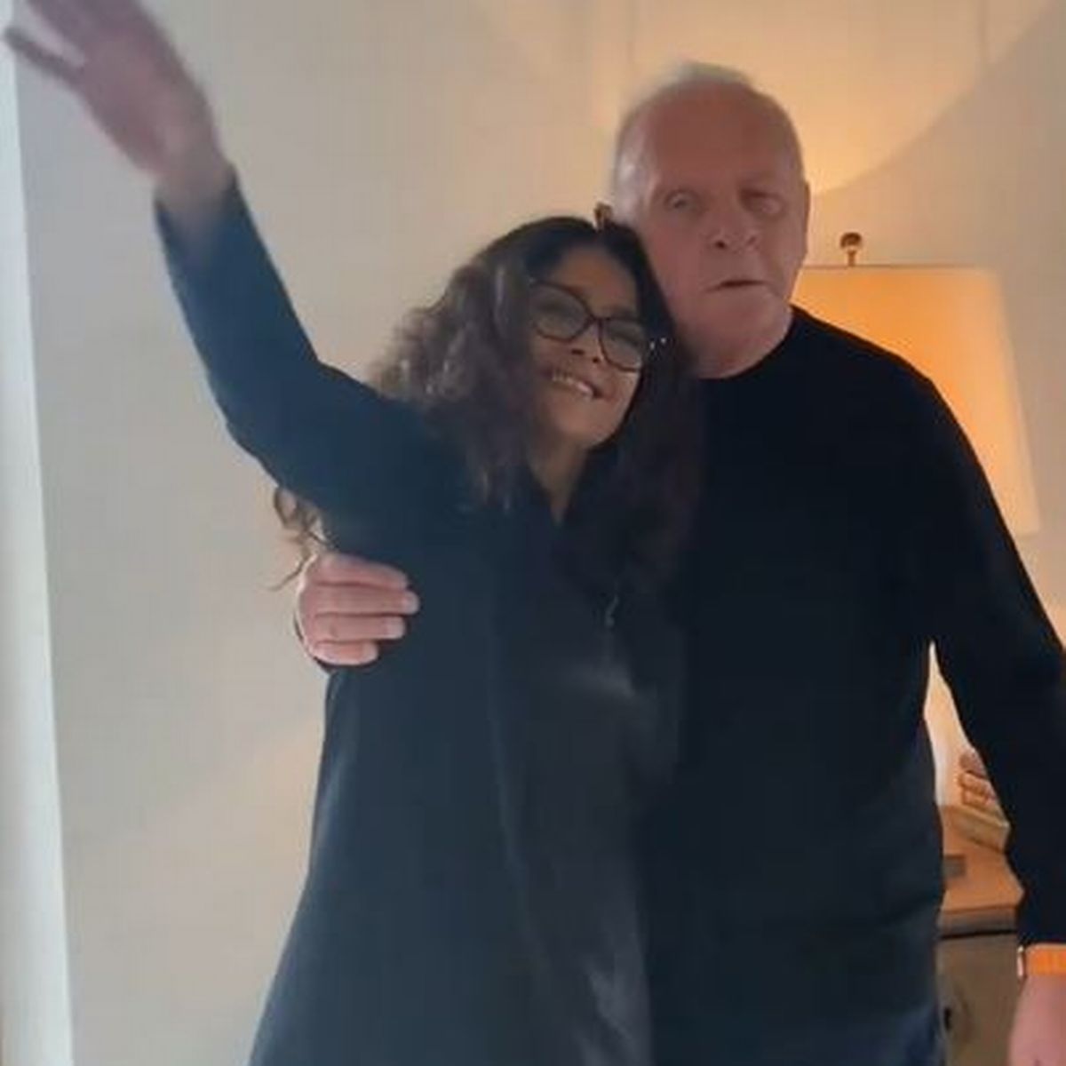 (Видео) Ентони Хопкинс и Салма Хајек со танц го прославија освојувањето на Оскар