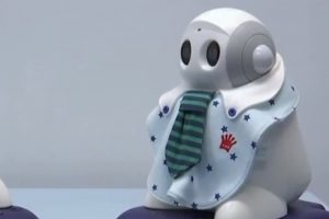 Во Хонгконг роботи им помагаат на децата со аутизам да развијат социјални вештини