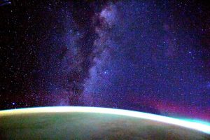 Вселенска убавина: Астронаутите објавија преубави снимки од капсулата  Crew Dragon (ВИДЕО)