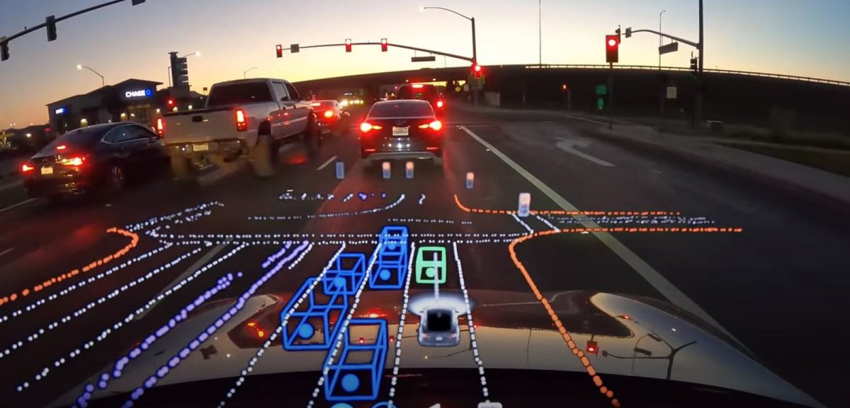 Две лица загинаа во страотна несреќа со автономен автомобил на Tesla