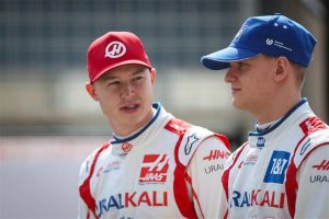 Мазепин се жали: Мик Шумахер е побрз бидејќи има поддршка од Ферари