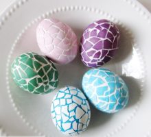 Необична декорација за Велигден: мозаик јајца