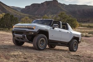 Првиот произведен електричен „хамер“ продаден за 2,5 милиона долари