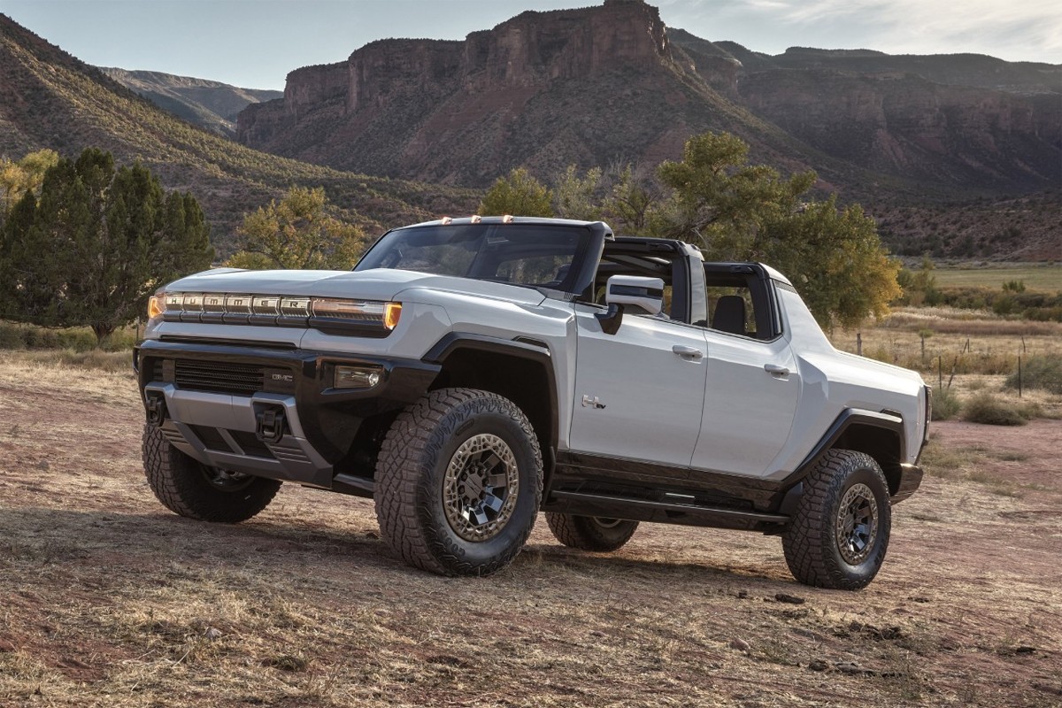 Првиот произведен електричен „хамер“ продаден за 2,5 милиона долари