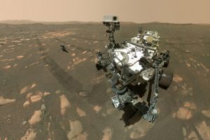 Роверот на NASA објави селфи со малиот хеликоптер на Марс (ВИДЕО)