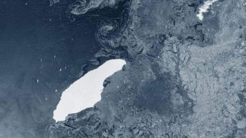 Се стопи најголемата санта мраз на планетата (ВИДЕО)