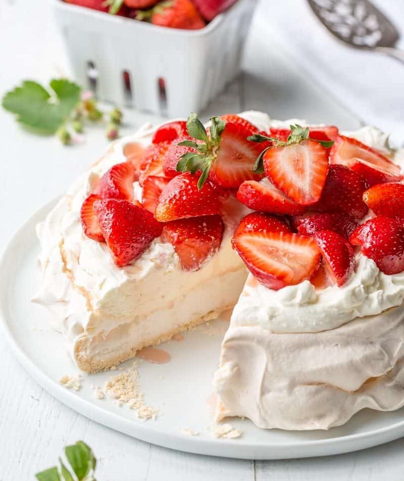 Торта леден ветер со јагоди