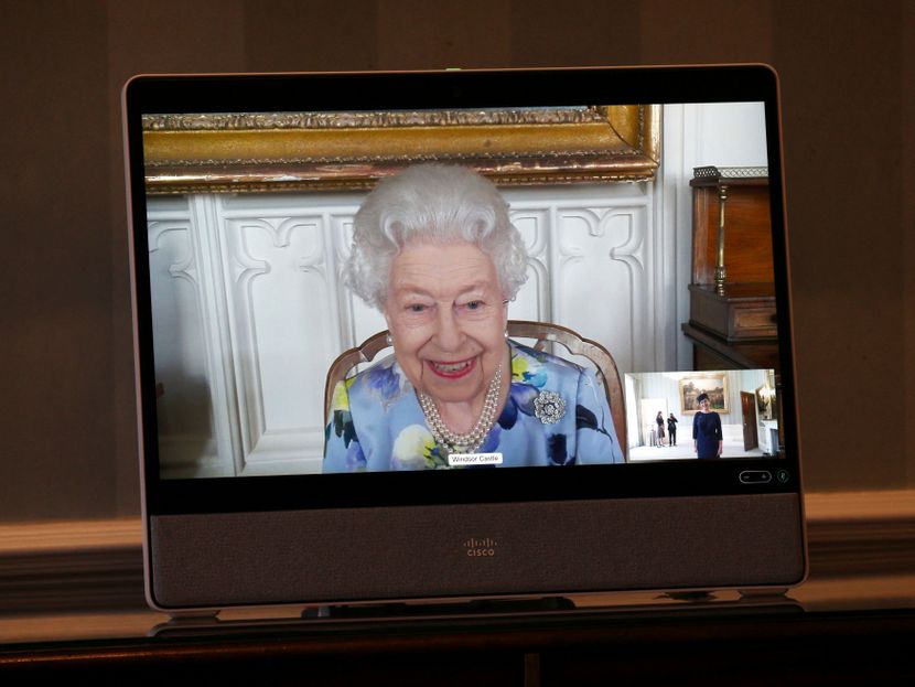 (Фото) Кралицата по погребот на принцот Филип им се врати на должностите, држеше состаноци преку видео линк