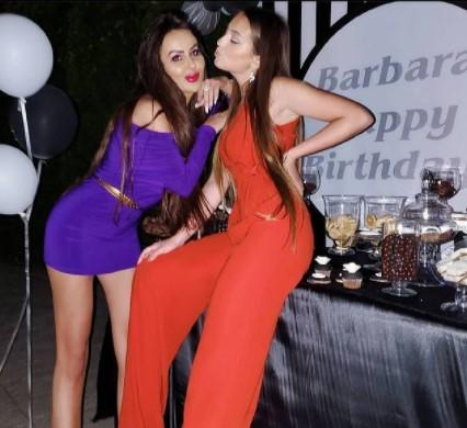 Чаша вино и добра забава на Маврово: Мелита и Барбара на снежна идила во април