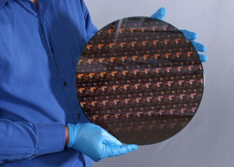 IBM креираше нов супербрз чип од два нанометри