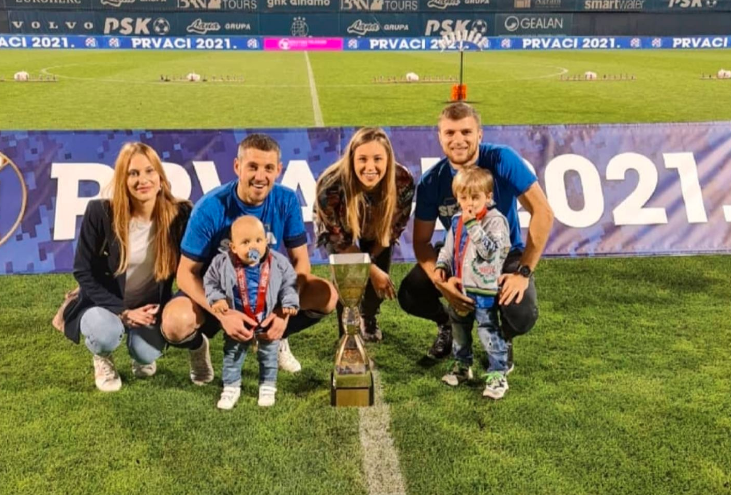 Адеми и Ристовски со сопругите и децата го прославија освоениот пехар со Динамо