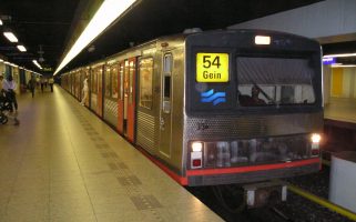 Амстердам го забранува рекламирањето на автомобилите на метро станиците!