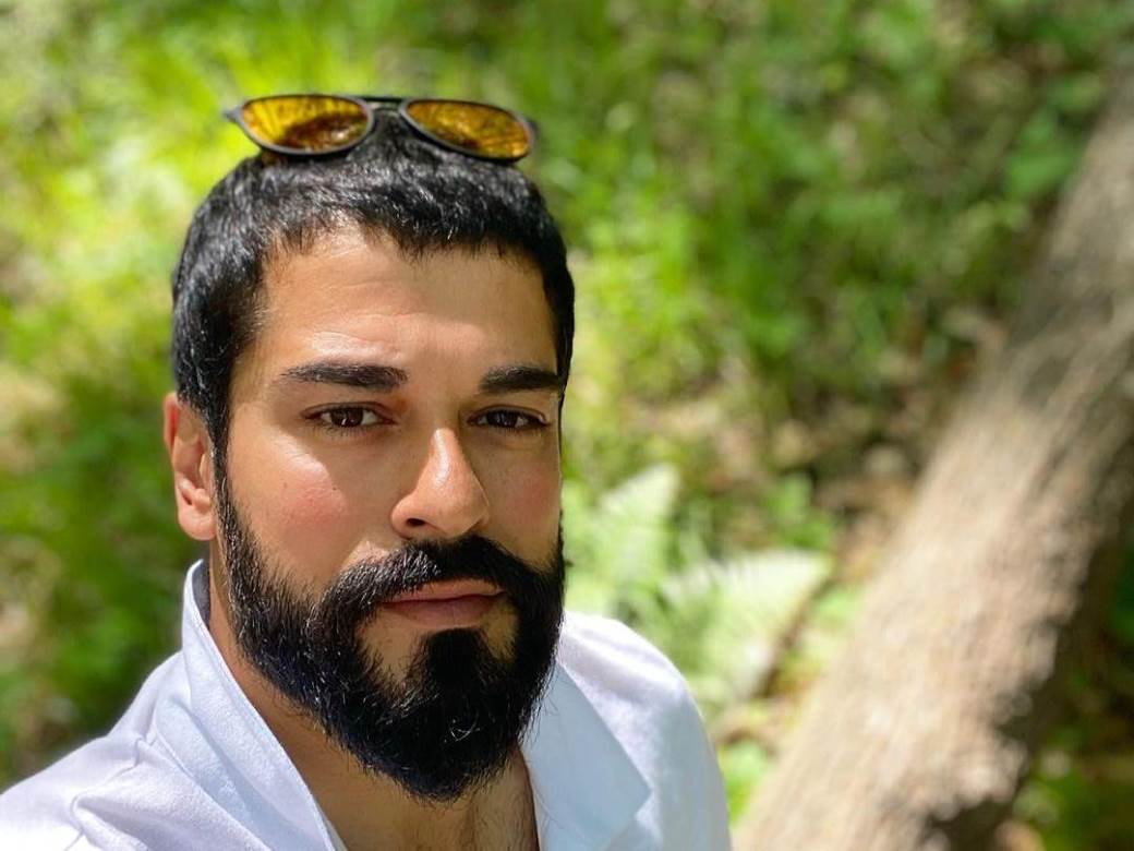 Бали Бег ја изневерувал сопругата со актерка од „Американска пита“