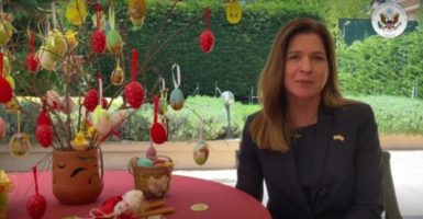 (Видео) Американската амбасадорка Брнз честиташе Велигден на македонски