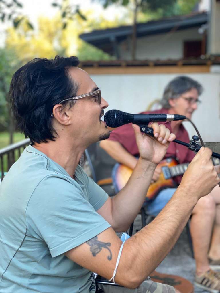 (Видео) Венко Серафимов и „Нокаут“ снимија рокенрол песна