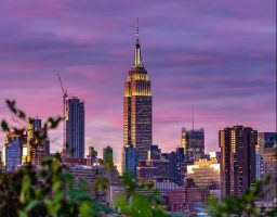 (Видео) Емпајер стејт билдинг го прослави својот 90. јубилеј