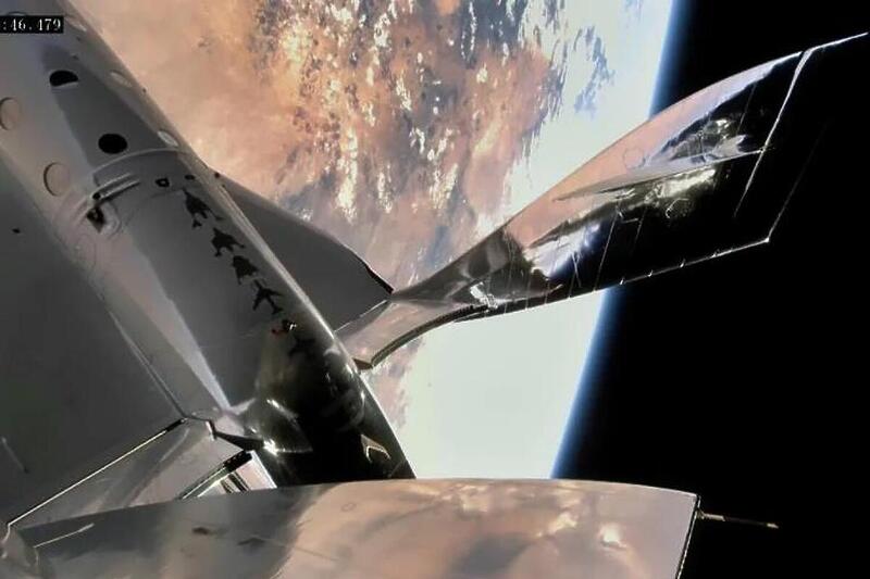 Вселенскиот авион на Virgin Galactic успешно го изврши тестниот лет (ВИДЕО)