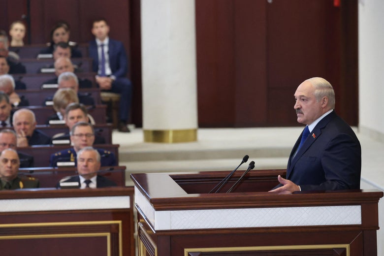 Го пренасочив авионот за да заштитам животи, рече Лукашенко и го обвини уапсениот новинар дека планирал крваво востание