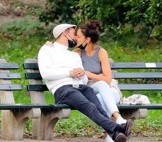 Кејти Холмс раскина со девет години помладиот дечко