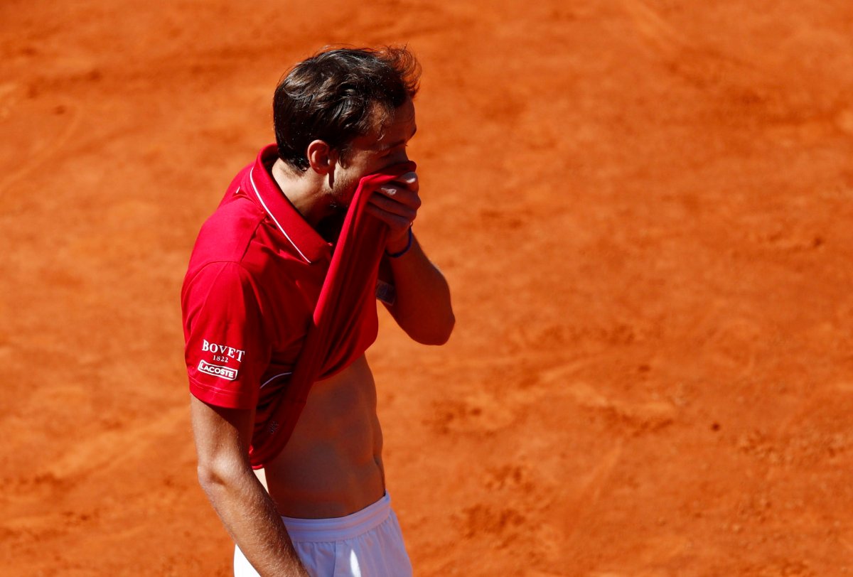 Медведев го заврши настапот на Мастерсот во Мадрид