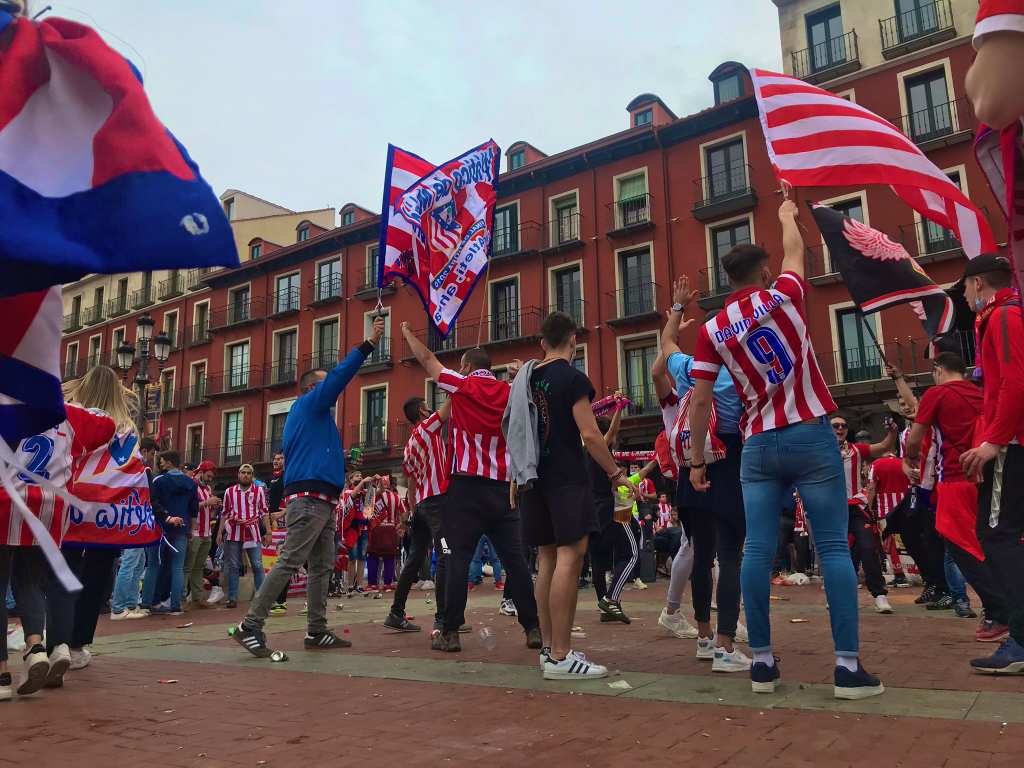Навивачите на Атлетико го окупираа Ваљадолид