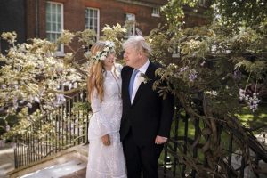 Новата сопруга на Борис Џонсон изнајмила дизајнерска венчаница за 45 фунти за тајната венчавка викендов