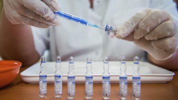 Русија ја регистрира вакцината „Спутник лајт“: се дава една доза, ефикасна е против новите видови