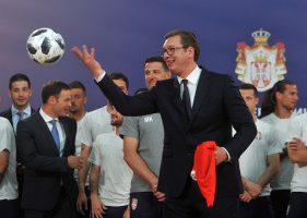 Српскиот претседател ѝ објави војна на фудбалската мафија